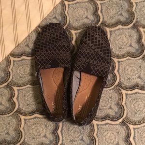 B&W Diamond Print Toms NWOT